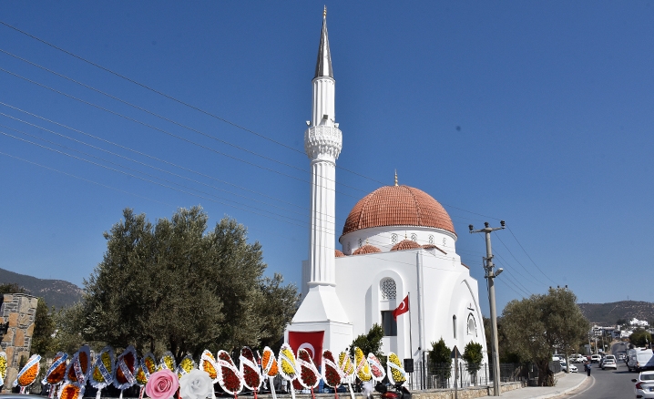 Bodrumda yapımı tamamlanan Leman-Mehmet Yılmaz Güneri Camii törenle ibadete açıldı