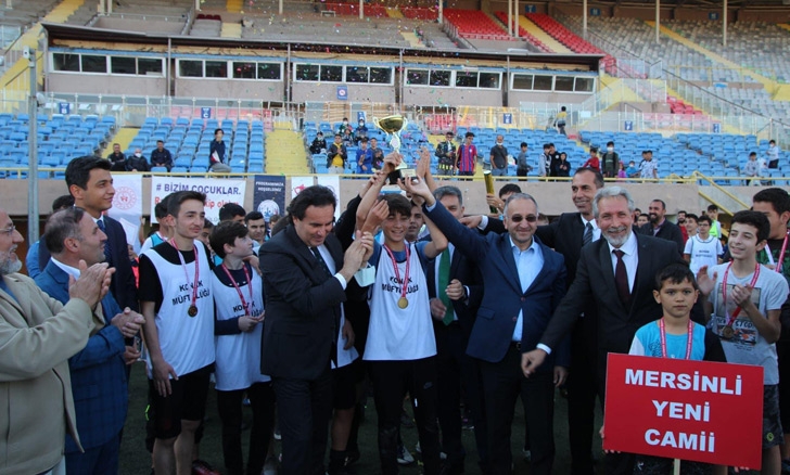 İzmirde camiler arası futbol turnuvası düzenlendi