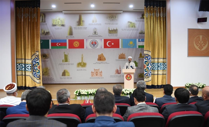 Diyanet İşleri Başkanı Erbaş, Kırgızistanda STK temsilcileriyle buluştu