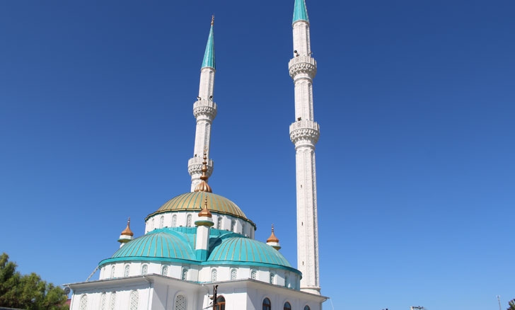 Kürkçü Merkez Camii ibadete açıldı