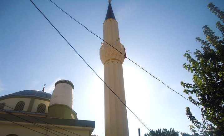 Şiddetli rüzgar nedeniyle yıkılan minare yeniden inşa edildi