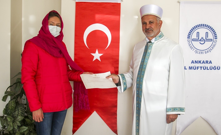 Ukrayna vatandaşı Nataliya Müslüman oldu