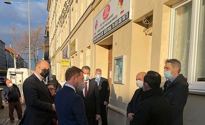 Saksonya Eyaleti Başbakanı Kretschmer, Leipzig DİTİB Eyüp Sultan Camii’ni ziyaret etti