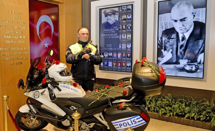 Şehit polis memuru Fethi Sekin İzmirde dualarla anıldı