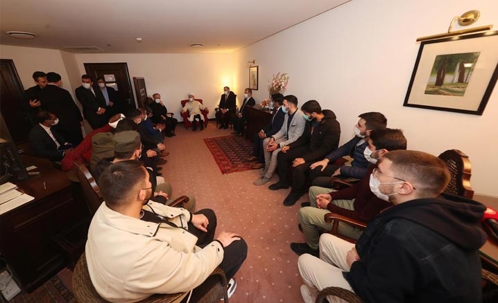 Diyanet İşleri Başkanı Erbaş, Pakistandaki Türk öğrenciler ile bir araya geldi