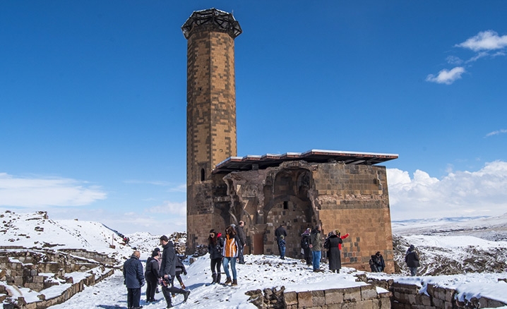 Anadolu’nun ilk camisi yerli ve yabancı turistlerden büyük ilgi görüyor