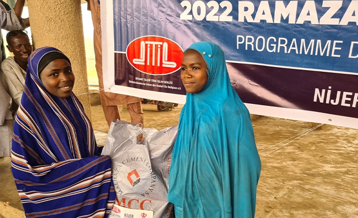 DİTİB gönüllüleri Afrika’da Ramazan yardım paketi dağıtmaya başladı