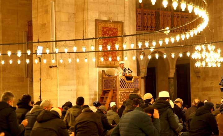 Ramazan ayının müjdecisi Berat Gecesi, Şehzadebaşı Camii’nde idrak edildi