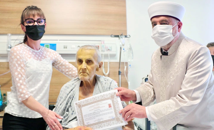 Kanser hastası Ukrayna vatandaşı 62 yaşında İslamla müşerref oldu