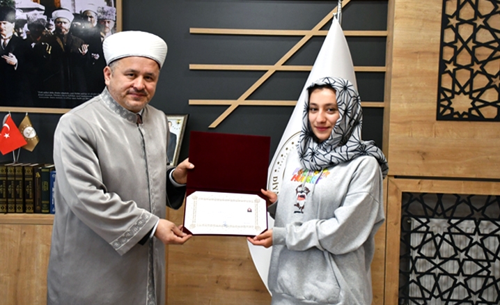 Gürcistan vatandaşı Gasanova, Müslüman oldu