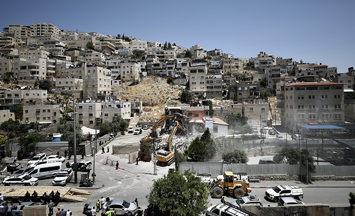 İşgalci İsrail Doğu Kudüste Filistinlilere ait bir evi yıktı
