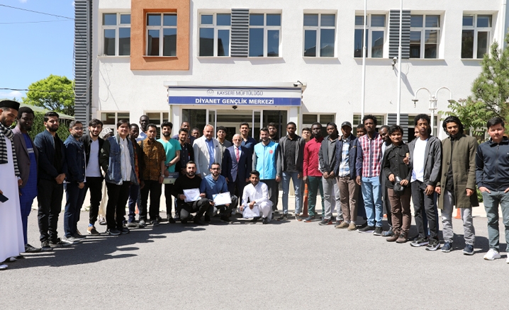 Kayseri’de Diyanet Burslarıyla eğitim gören öğrenciler mezun oldu