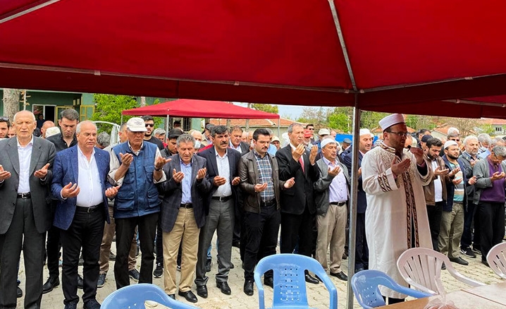 Mahmudiyede eller bereket yağmurları için duaya açıldı