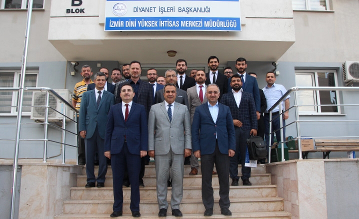 İzmir Dini Yüksek İhtisas Merkezinde mezuniyet heyecanı