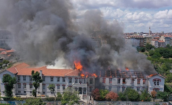 İstanbulda Balıklı Rum Hastanesinde yangın çıktı